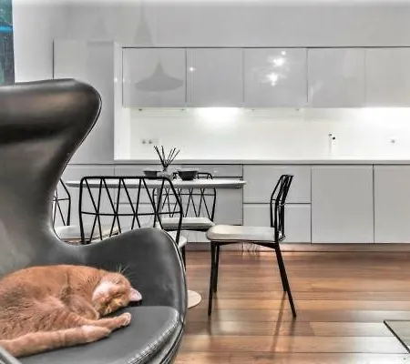 Art House Free Parking Balcony Two Bedrooms Fireplace *